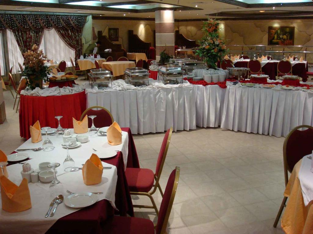 Hotel Di-Palace Рияд Екстериор снимка