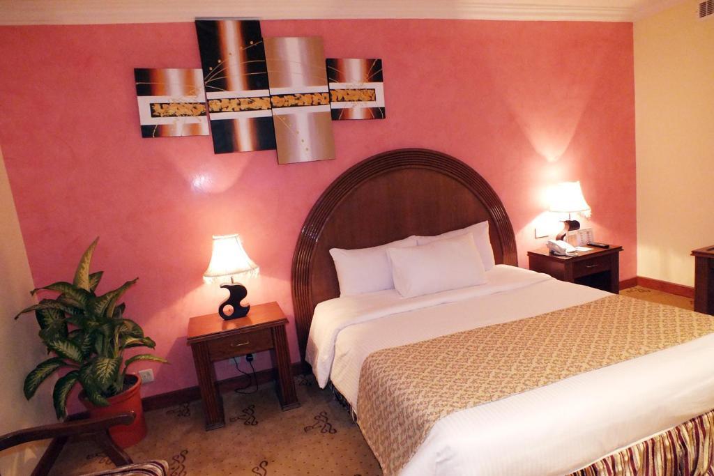 Hotel Di-Palace Рияд Стая снимка