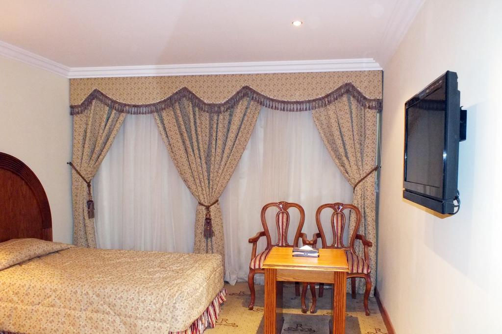 Hotel Di-Palace Рияд Екстериор снимка