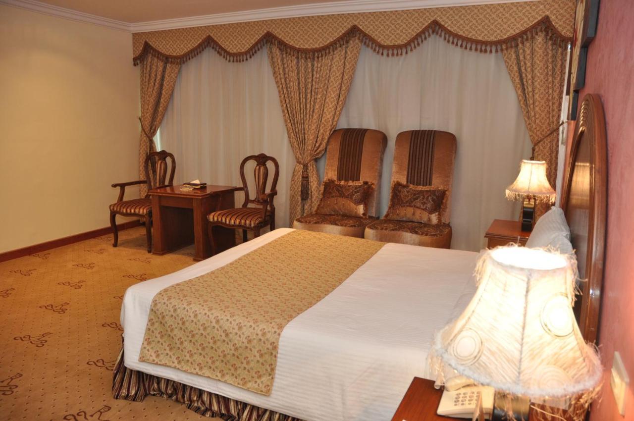 Hotel Di-Palace Рияд Екстериор снимка