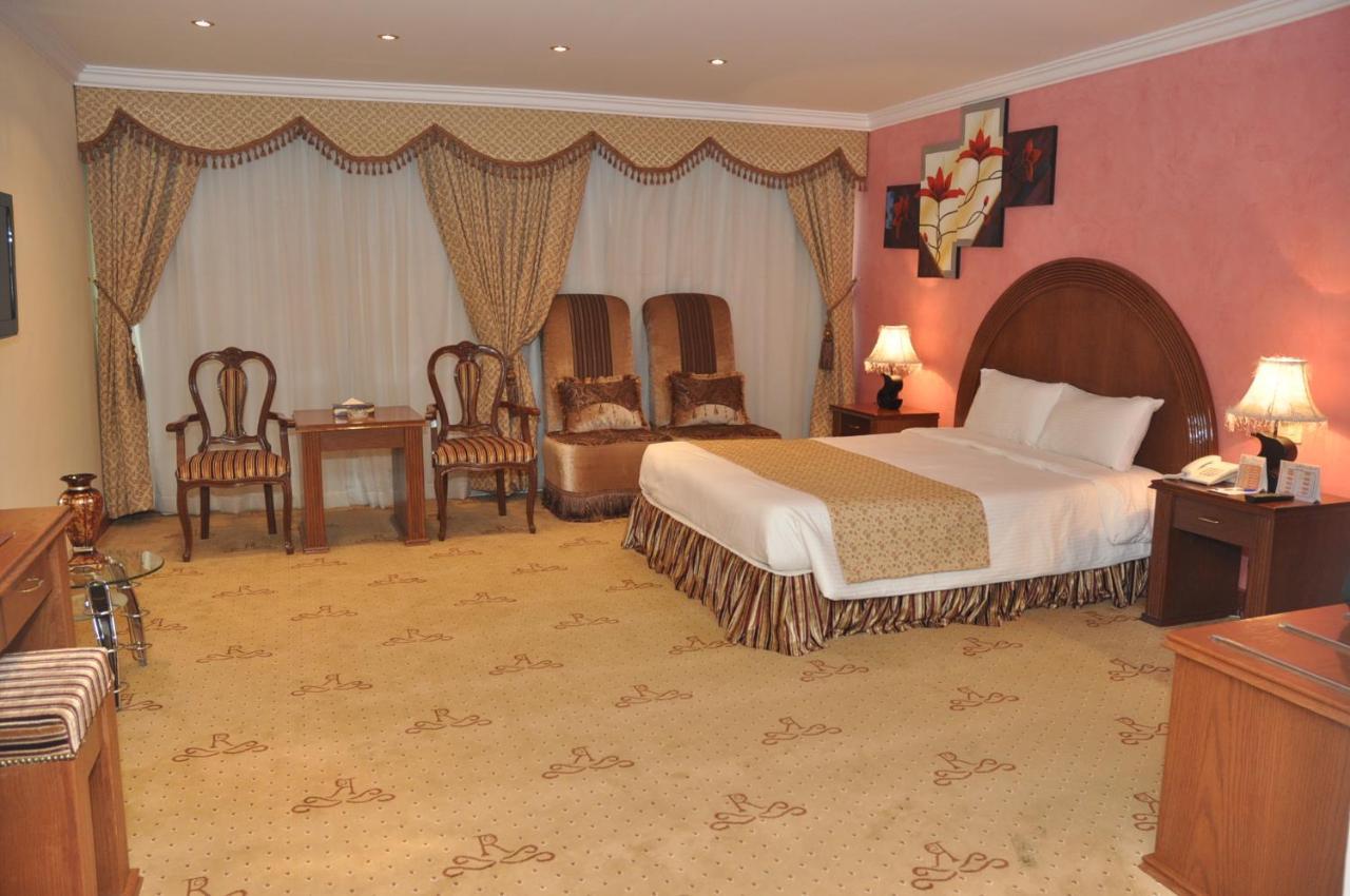 Hotel Di-Palace Рияд Екстериор снимка