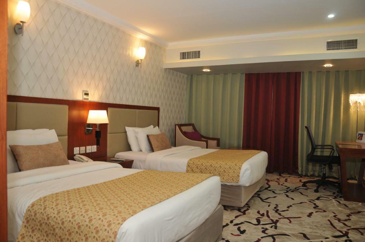 Hotel Di-Palace Рияд Екстериор снимка