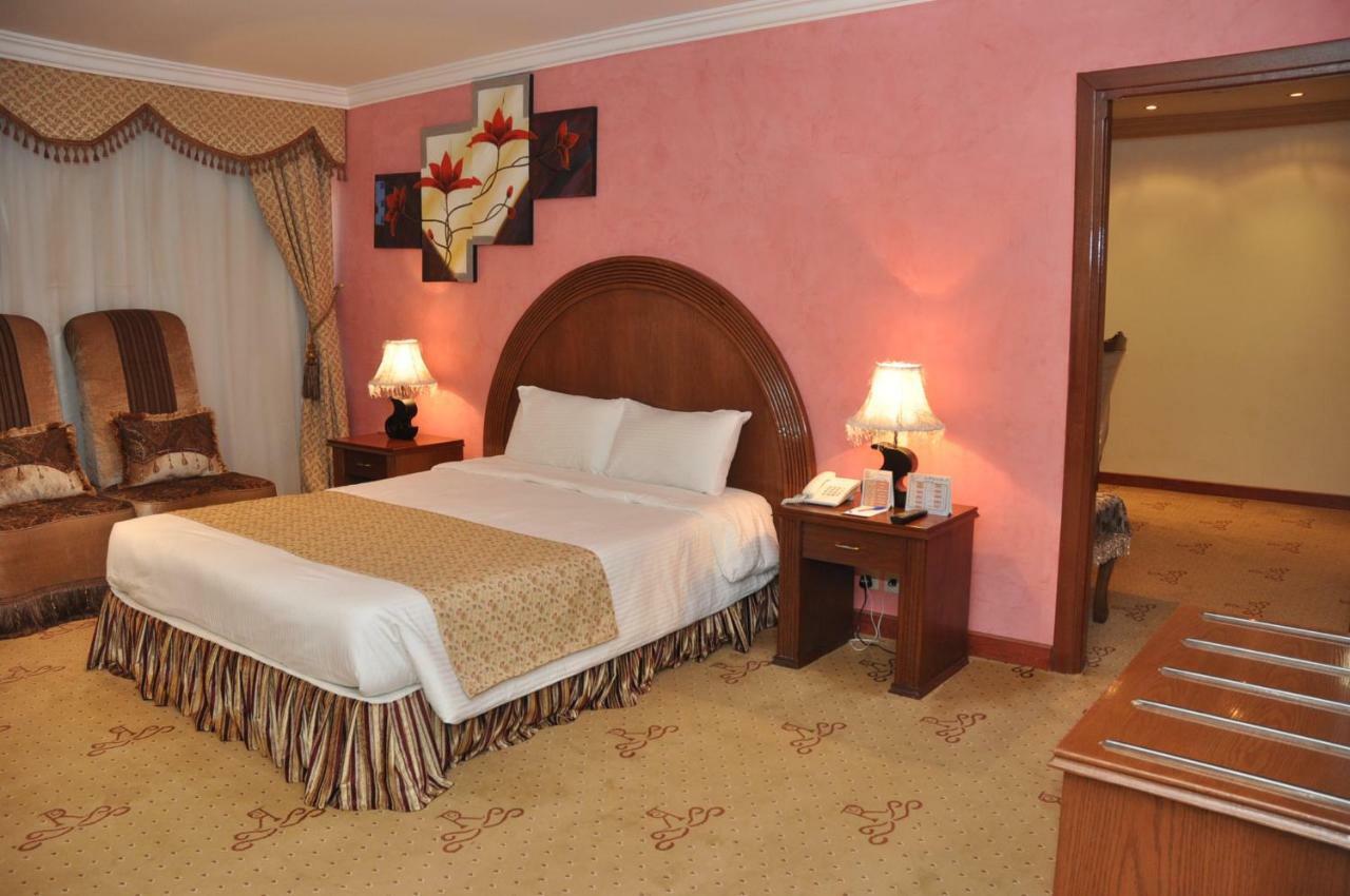 Hotel Di-Palace Рияд Екстериор снимка