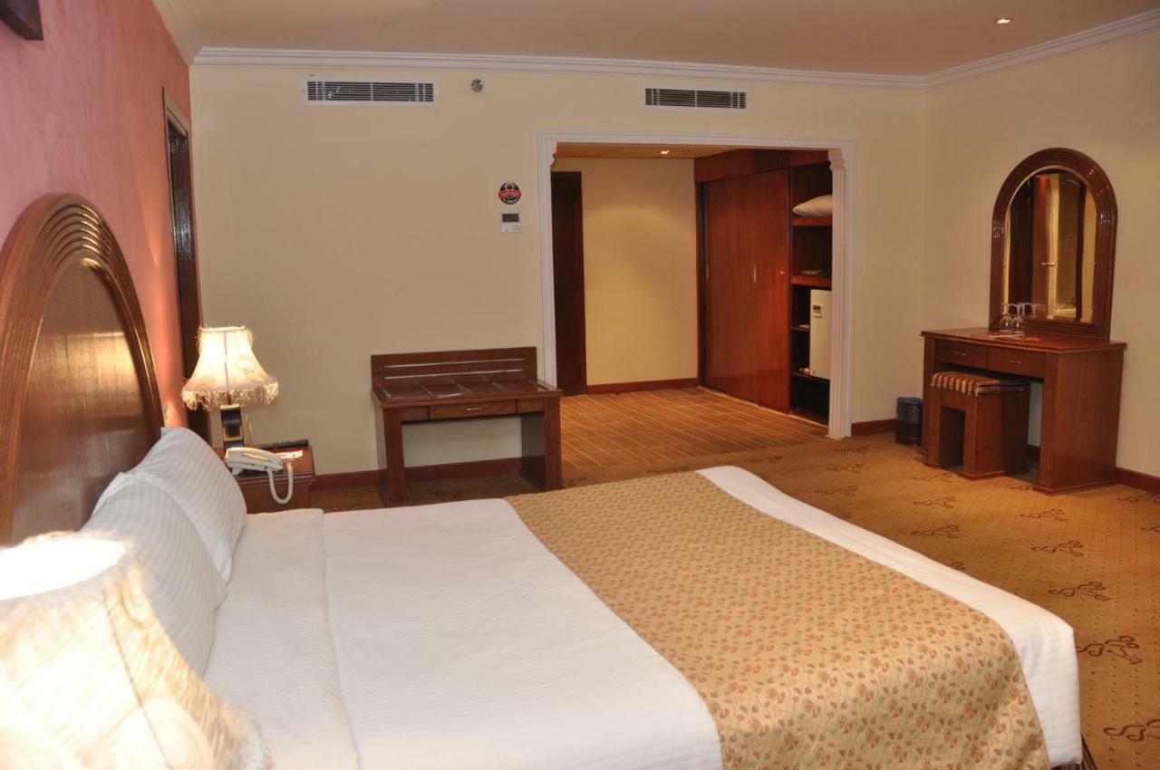 Hotel Di-Palace Рияд Екстериор снимка