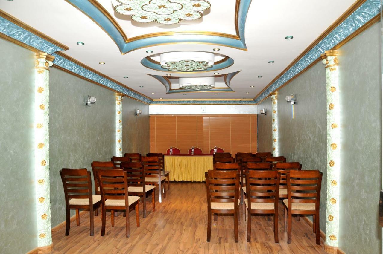 Hotel Di-Palace Рияд Екстериор снимка