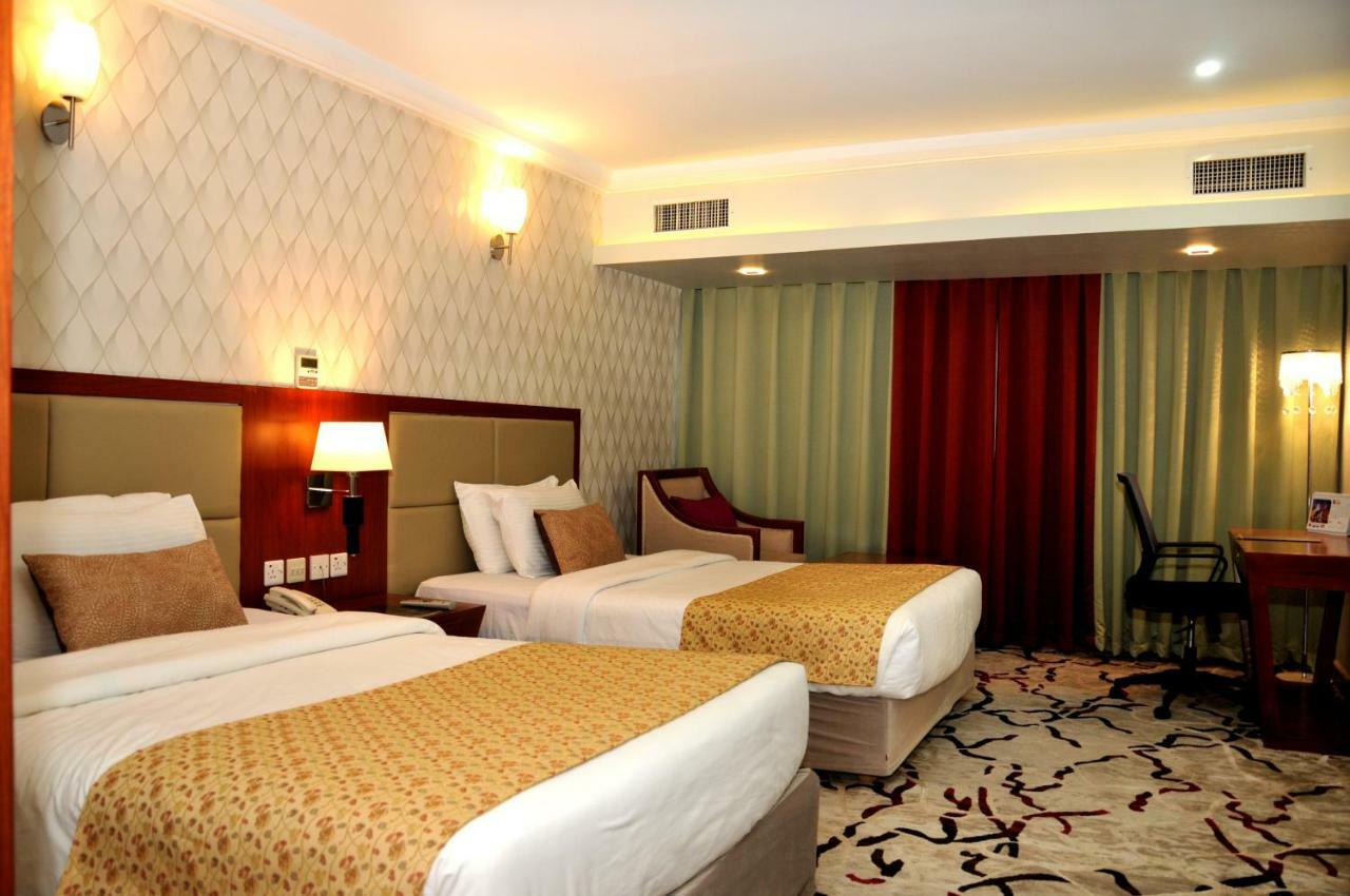 Hotel Di-Palace Рияд Екстериор снимка
